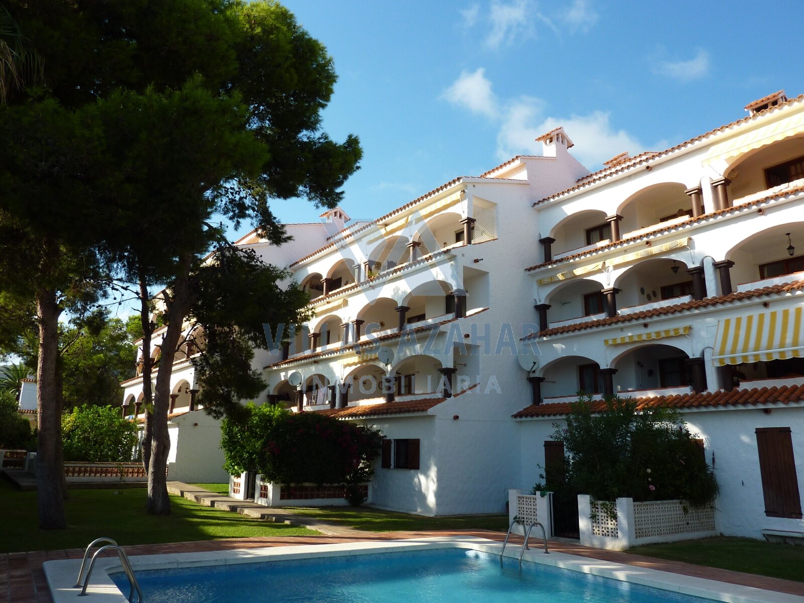 Spacious Maisonette with garage and studio in the centre