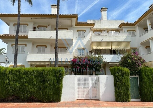 Las Mimosas magnificent three-bedroom apartment near beach