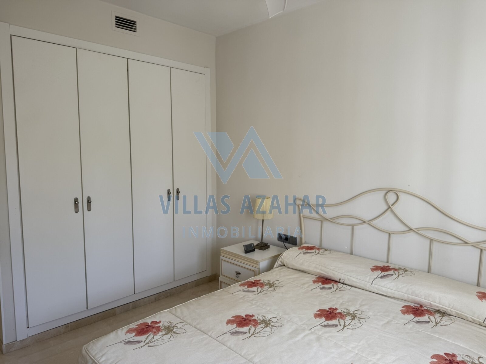 Las Mimosas magnificent three-bedroom apartment near beach