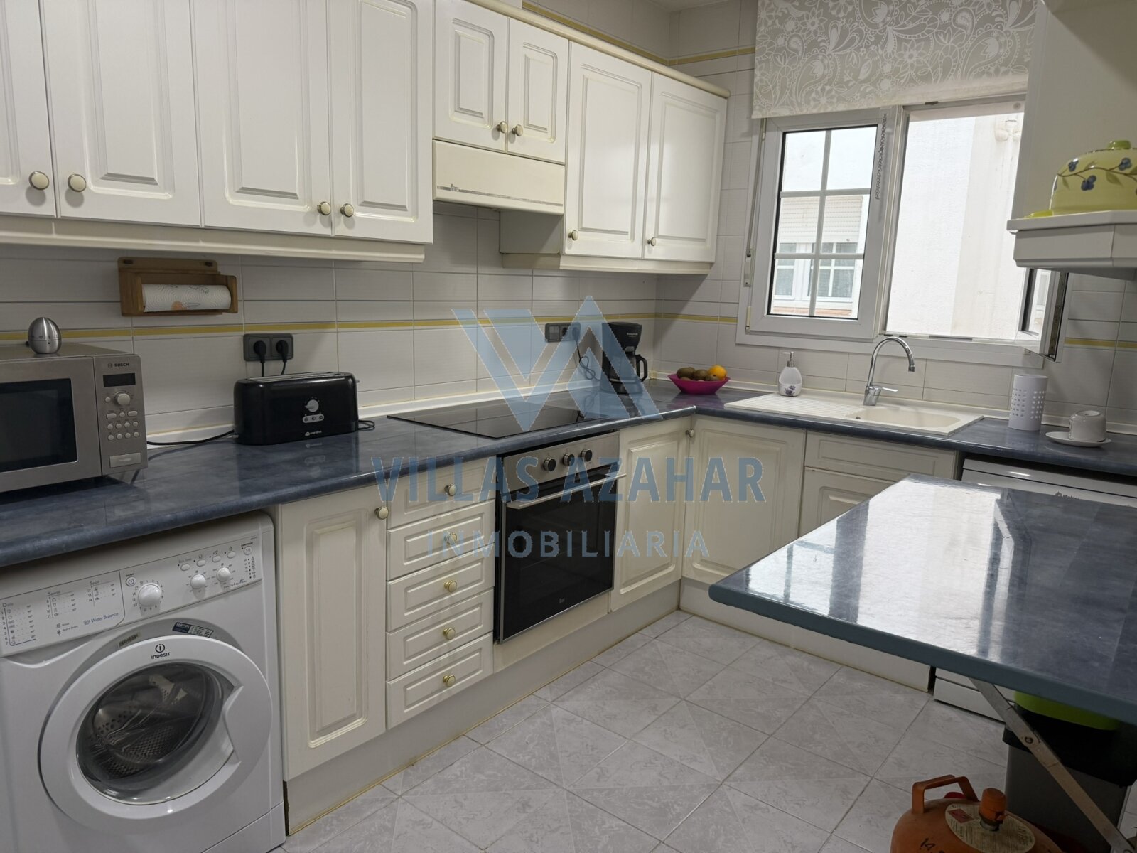 Las Mimosas magnificent three-bedroom apartment near beach