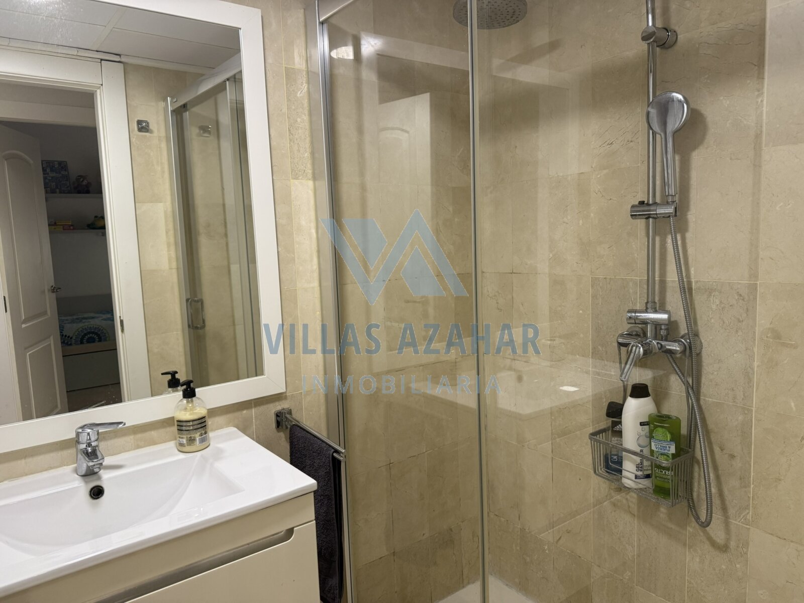 Las Mimosas magnificent three-bedroom apartment near beach