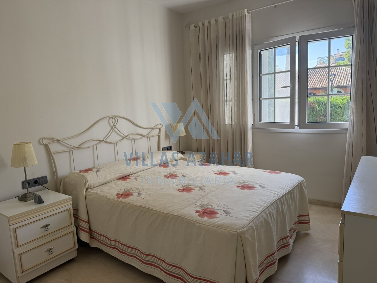 Las Mimosas magnificent three-bedroom apartment near beach