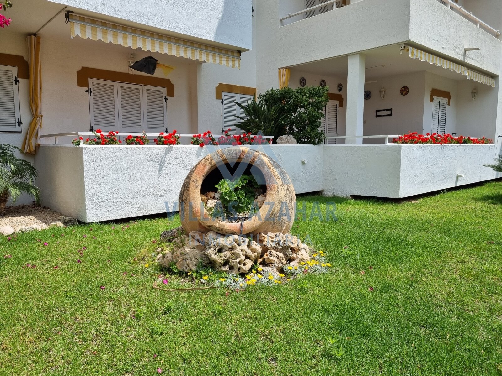 Las Mimosas magnificent three-bedroom apartment near beach