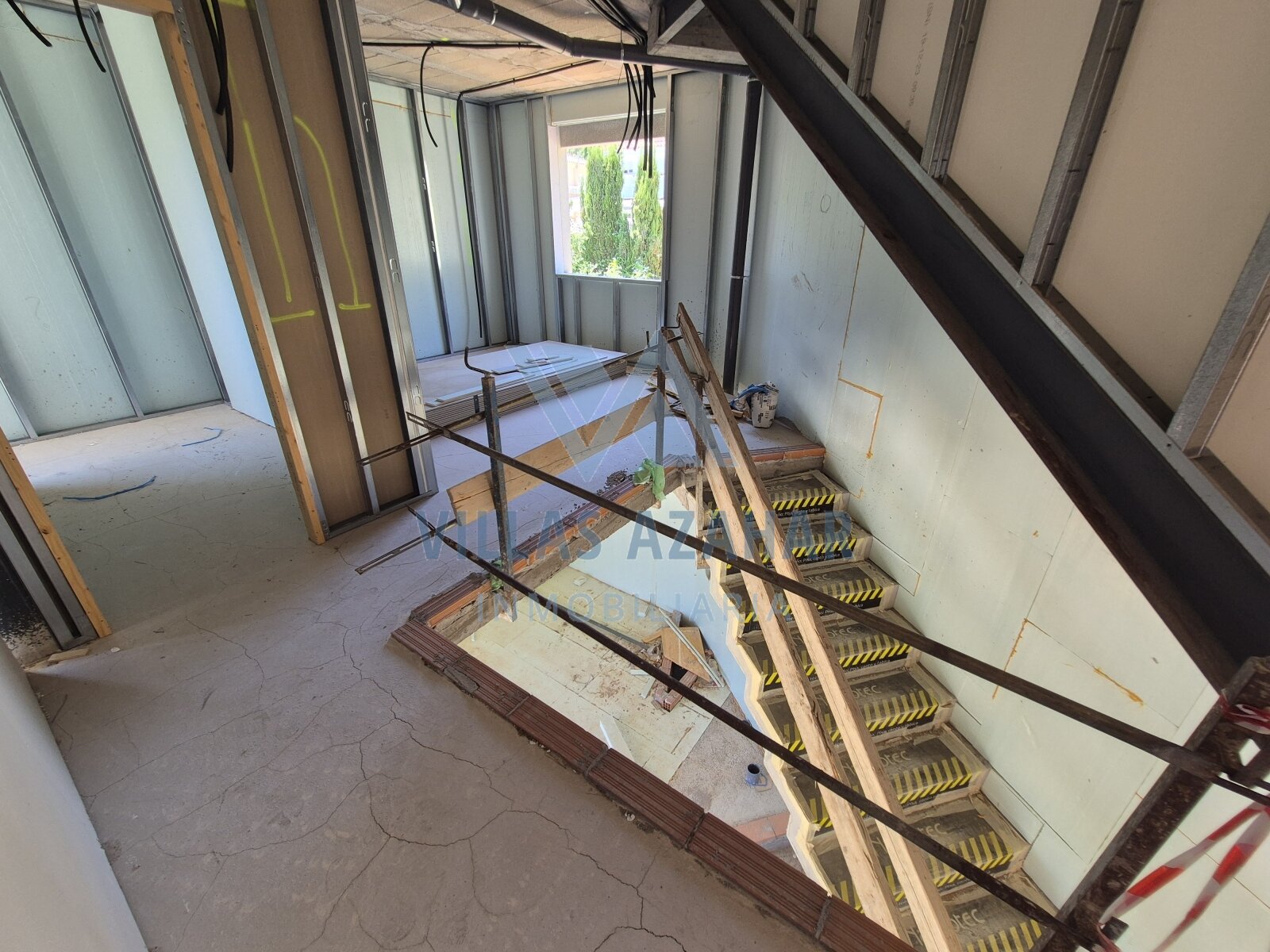 Modern architecture with a view: Light-flooded staircase construction in an innovative new building