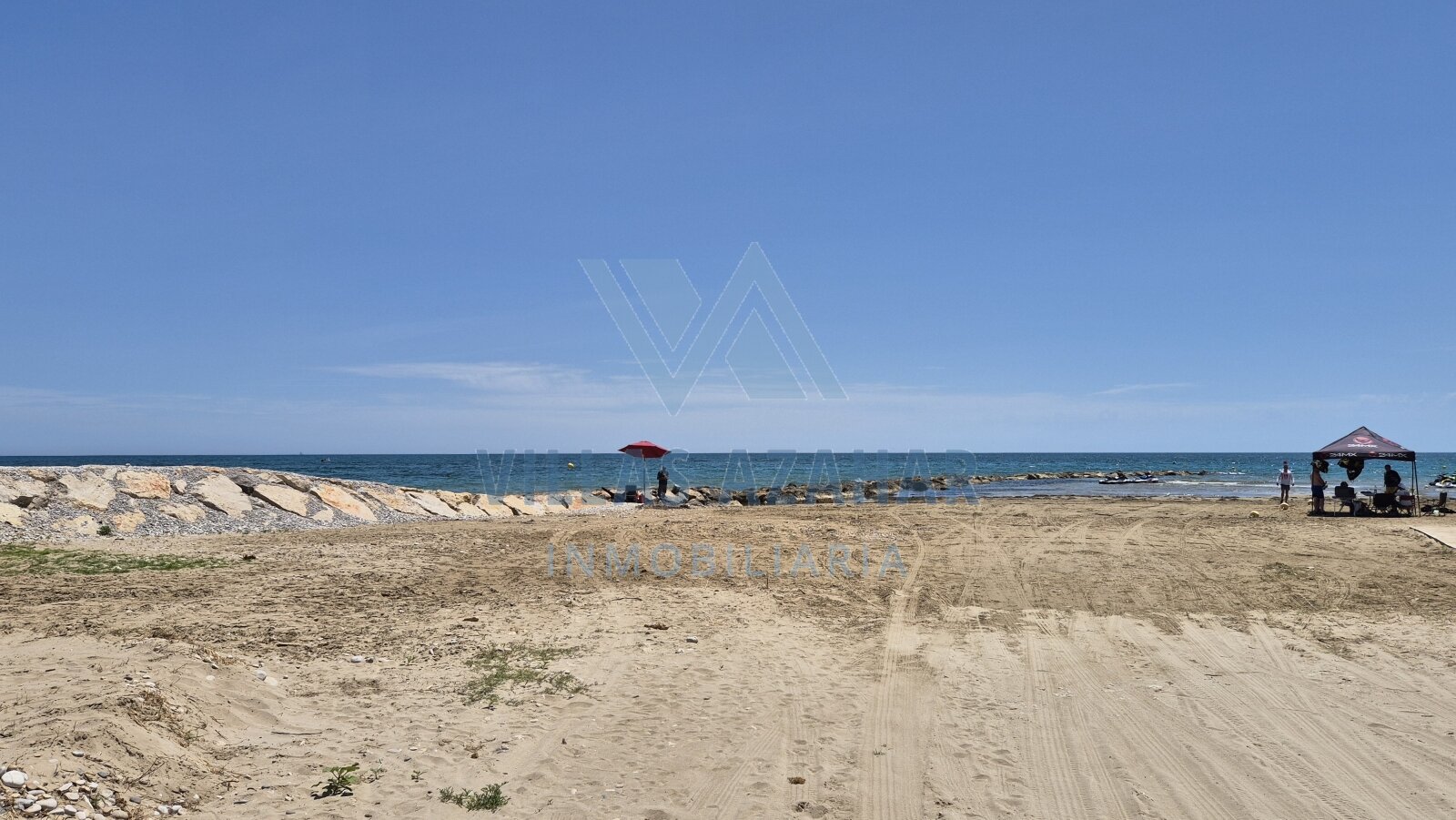 Direct beach access with unobstructed sea view Direct beach access with unobstructed sea view
