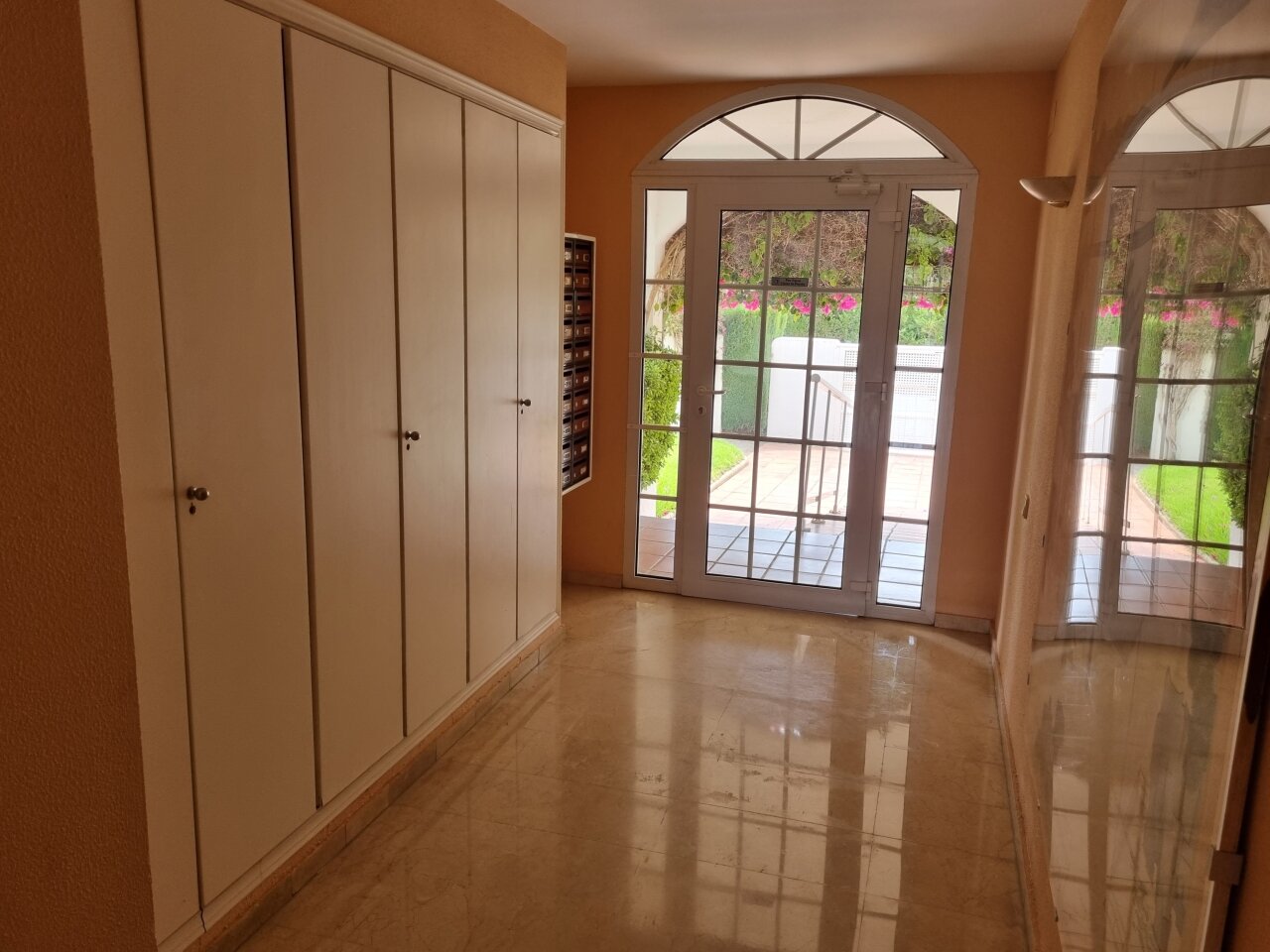 Las Mimosas piso bonito en una urbanizacion de lujo