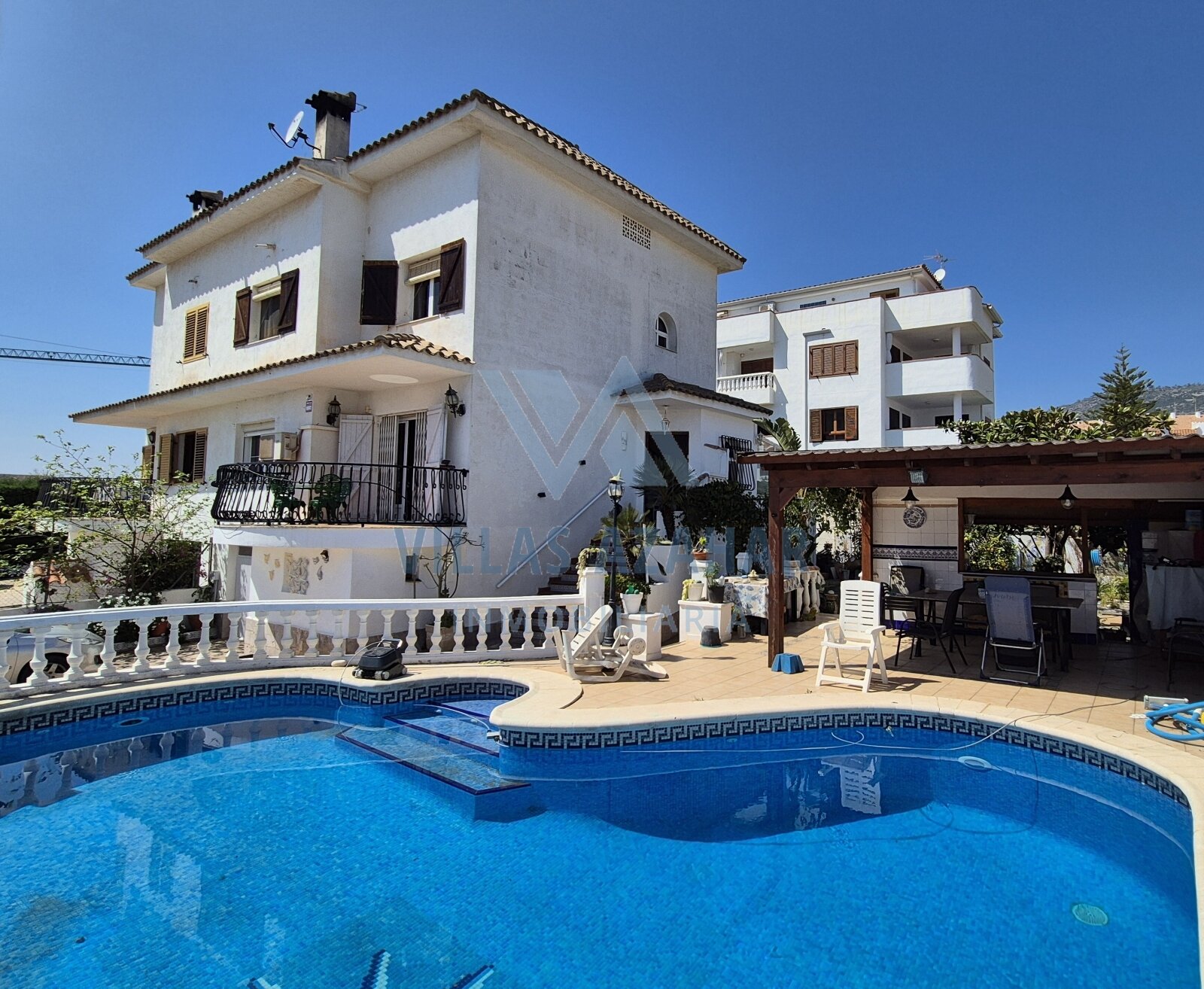 Alcossebre: Chalet paredo en el centro con piscina y garaje Alcossebre: Chalet paredo en el centro con piscina y garaje
