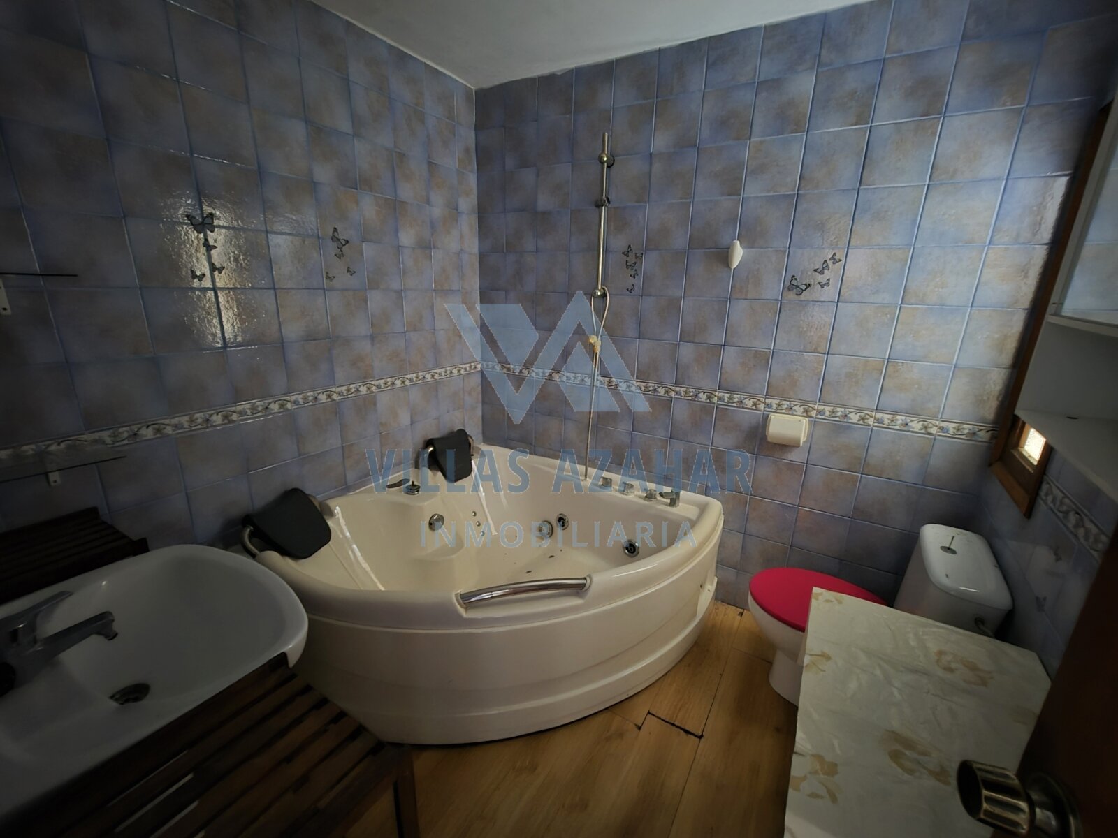 Chalet céntrico con piscina a reformar