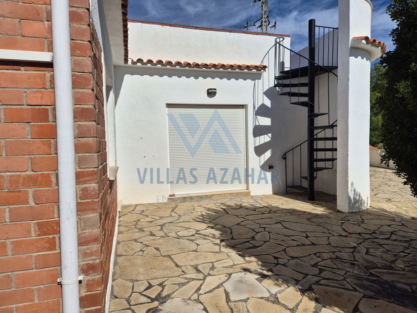 Casa unifamiliar con parcela privada en entorno tranquilo