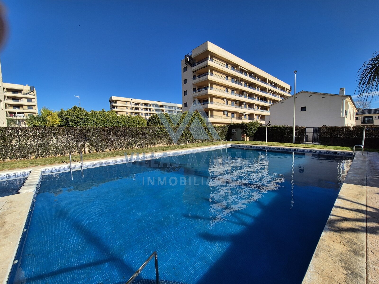 Moderno y luminoso apartamento cerca de la playa de arena