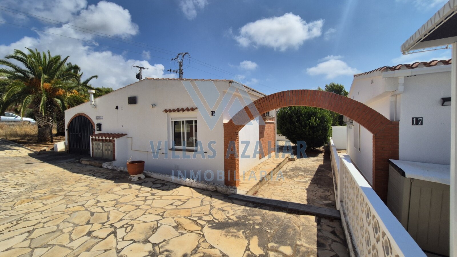 Casa unifamiliar con parcela privada en entorno tranquilo
