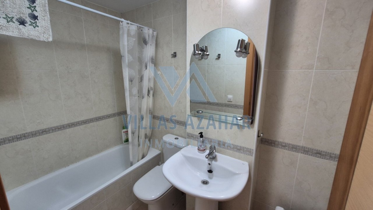 Baño moderno con ducha, bañera Baño moderno con ducha, bañera