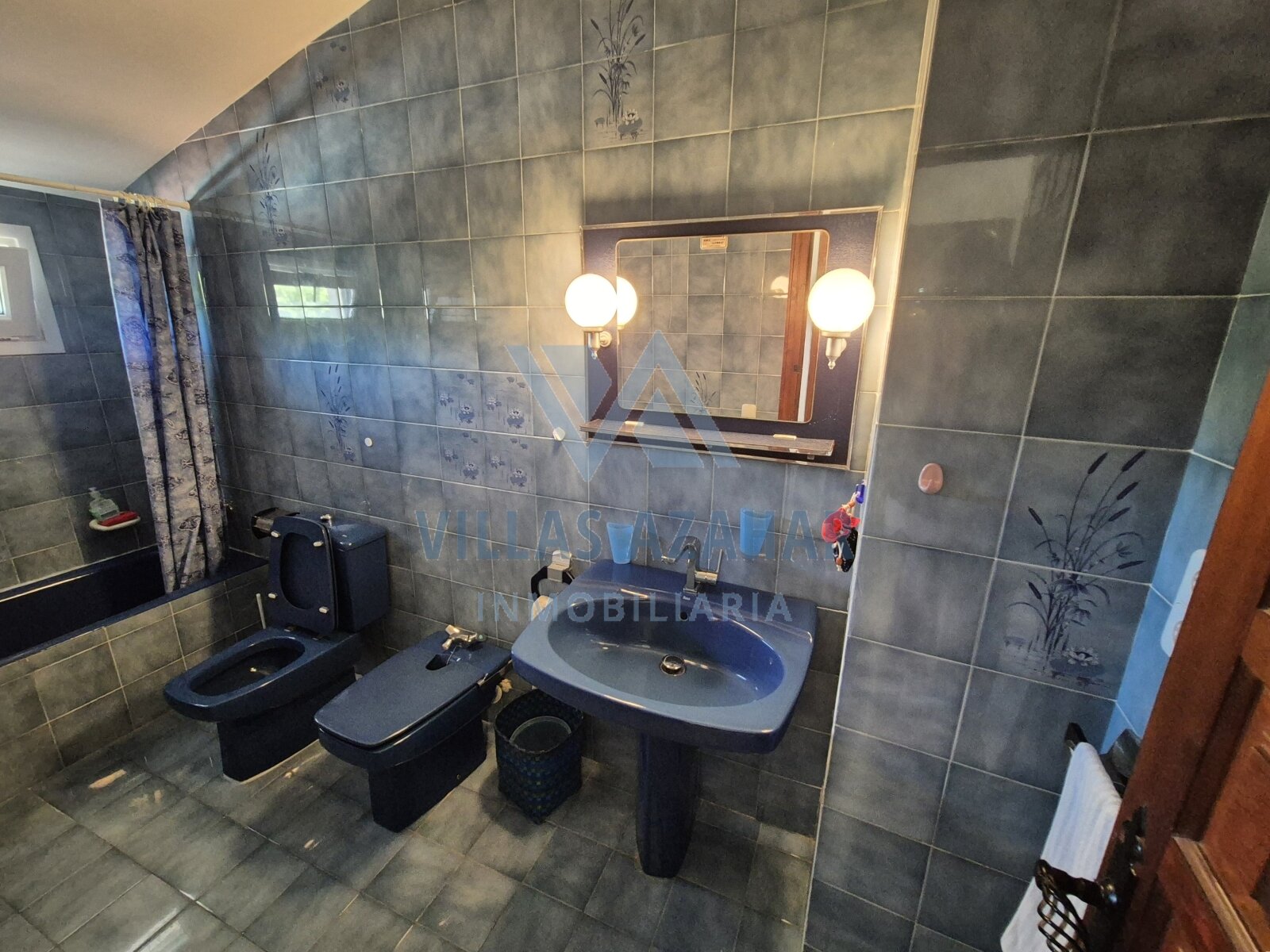Spacieux duplex avec garage individuel et studio attenant au centre du village