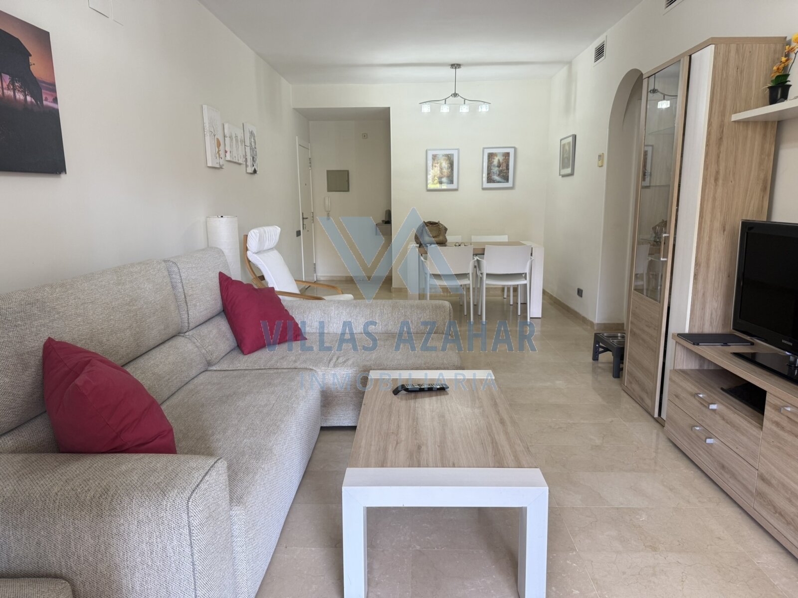 Magnifique appartement de trois chambres pres de la plage